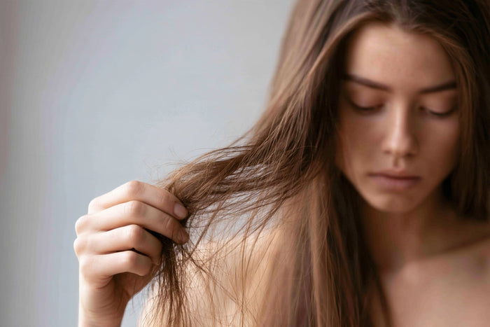 Biotine et chute de cheveux : quel rôle joue la vitamine B8
