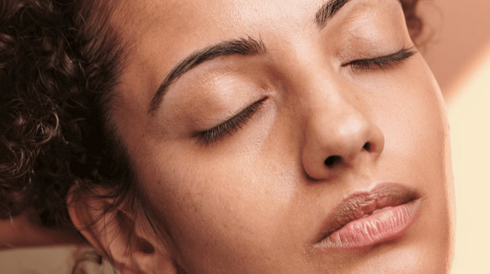 Neuro-cosmétique : comment le stress impacte la peau et comment l’apaiser durablement