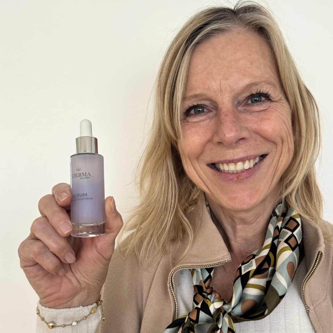 Femme à la peau mature et lumineuse