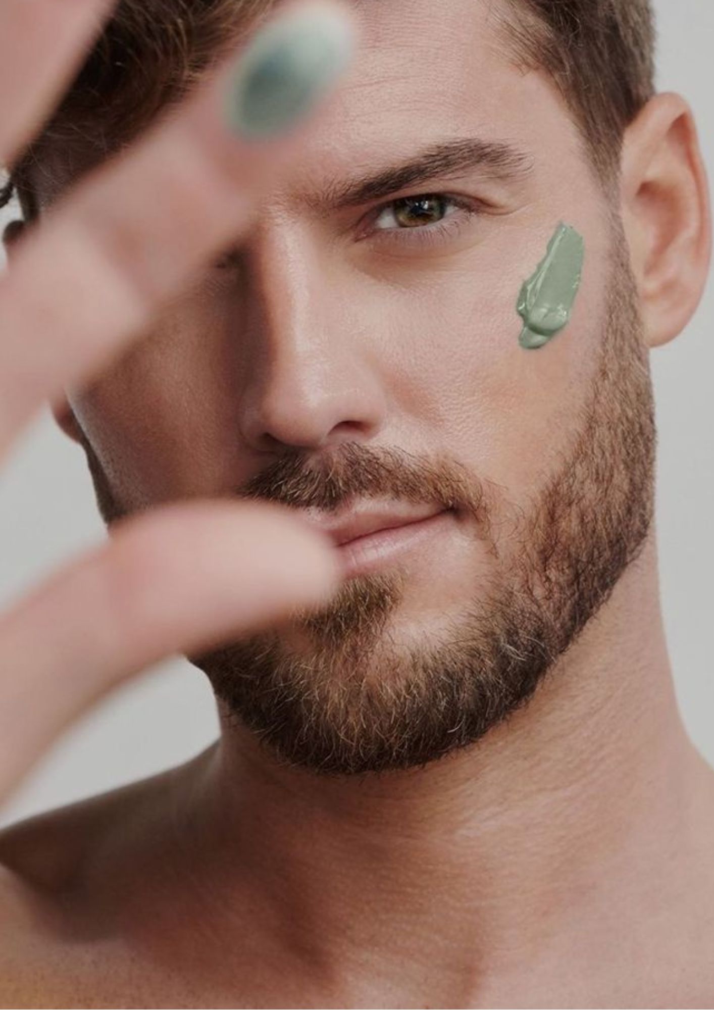 Minimalistische Pflege für Männer: 3 Produkte für eine urbane Routine